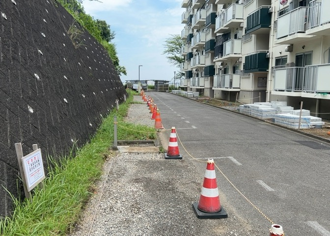 物件によっては、入居者が個人的に使用できる専用庭がついているものもあります。また、住宅の中にある土間の部分を庭と呼ぶこともあります。庭の用途は住む人によって変わり、それによってデザインもさまざまです。