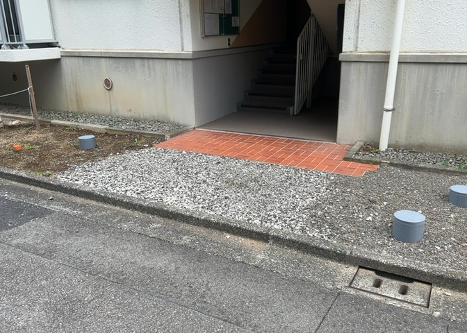 ラウンジは、マンションの共用スペースに椅子やテーブルなどを配置した利用者が寛げる空間です。屋内型ラウンジと屋外型ラウンジがあります。共用部分の管理状況と合わせて、詳細については現地でご確認ください。