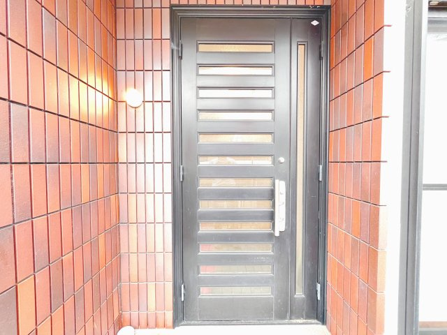 収納もある玄関です