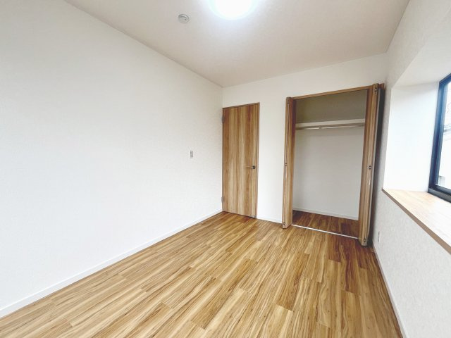 使い勝手のいい洋室です