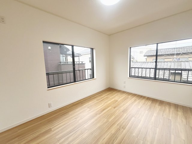 明るい洋室です