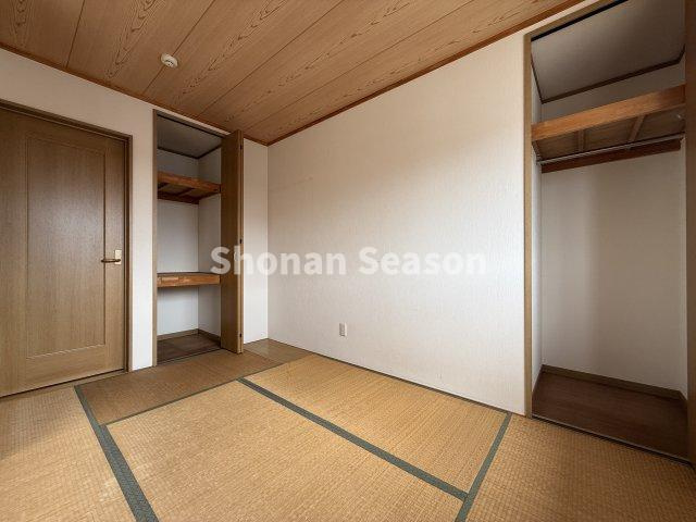 メイン居室にもピッタリなイ草香る畳の和室◎ホッと一息つけそうです♪
