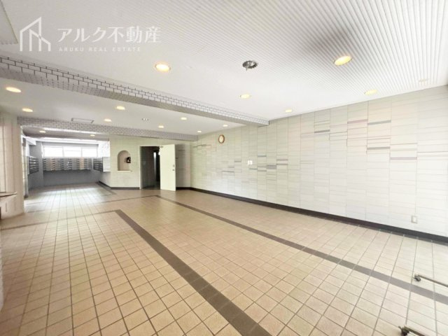 明るいエントランスロビーです