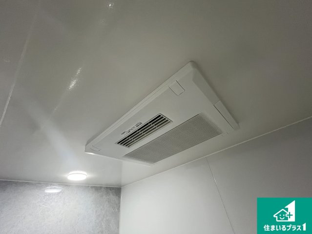 四季を通して快適なバスライフをお手伝いする浴室暖房乾燥機！浴室の乾燥・暖房・涼風・換気はもちろん、24時間換気にも対応！
