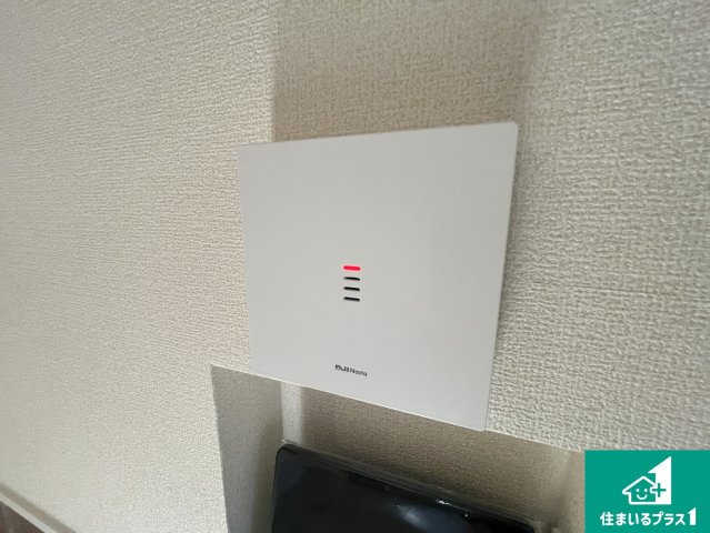カラーモニターインターホン！声だけでなく来訪者の姿や顔がモニターで確認できるので、小さなお子様がいらっしゃるご家庭でも安心できます！