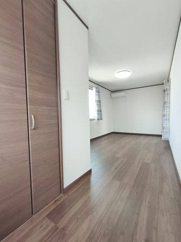 9帖の洋室はとっても広々！！