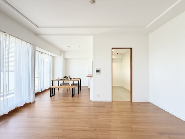【LDK約21.6帖】南西向きリビングで明るく暖かな印象のお部屋です！