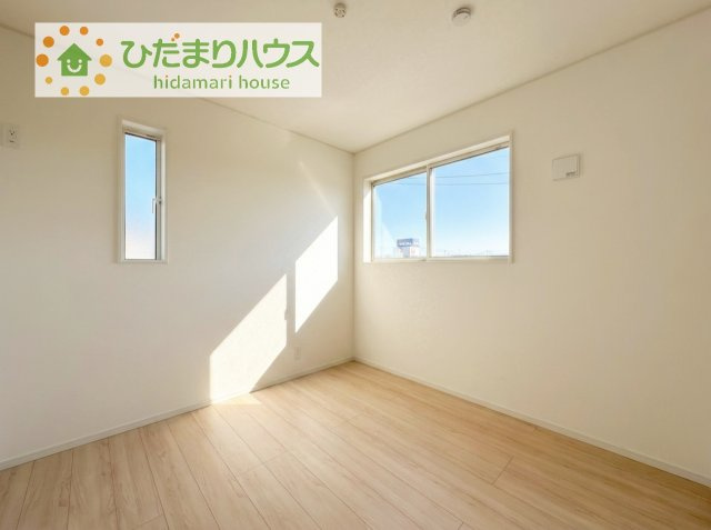 机にベットを置けば子供部屋の完成です！
