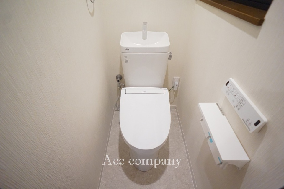 トイレは1階と2階の2ヶ所に完備♪ともに同仕様のシャワートイレ新調です☆