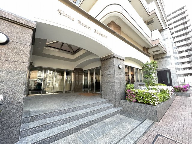 マンションの顔でもある、高級感漂うエントランス。　