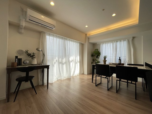 広々としたLDKは、隣接するお部屋の扉を開けて、さらに解放感ある空間に。　