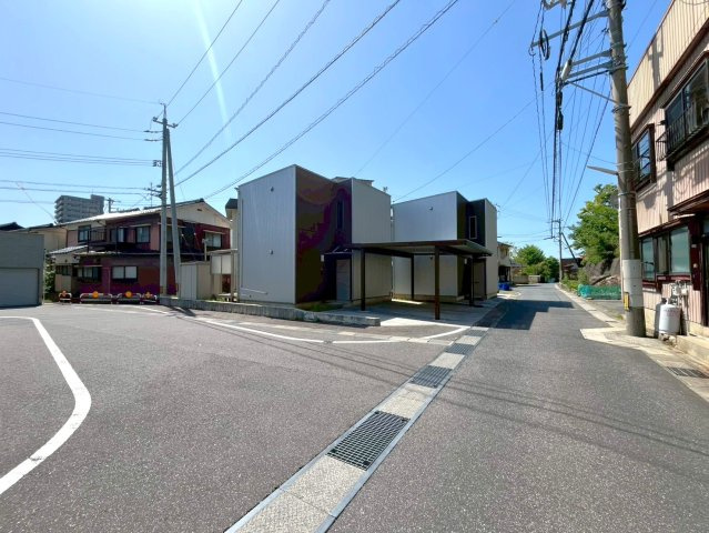 9ｍの道路に面しています。とても広いです！