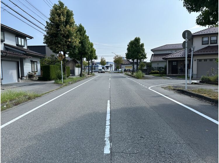 前面道路(東向き)