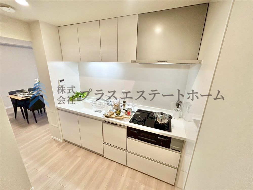【同社施工事例】毎日の料理がちょっと楽しみになる明るく開放的なスタイリッシュキッチン♪
