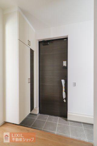 【Erde真岡市下高間木2期　2号棟の玄関】