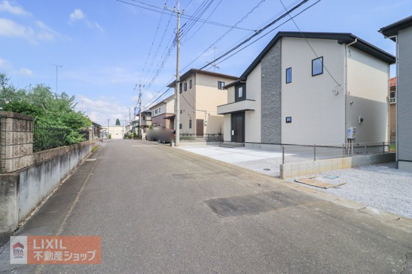 【Erde真岡市下高間木2期　2号棟の前面道路含む現地写真】