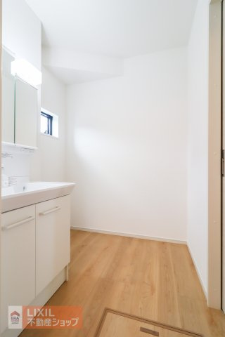 【Erde真岡市下高間木2期　2号棟の脱衣場】