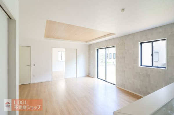 【Erde真岡市下高間木2期　2号棟の居間】