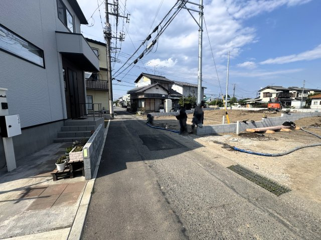 現地写真　西側接道幅員約4ｍ