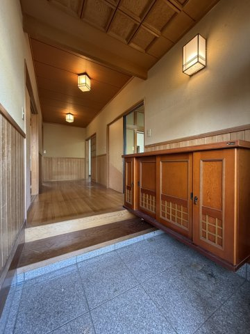 落ち着いた玄関です