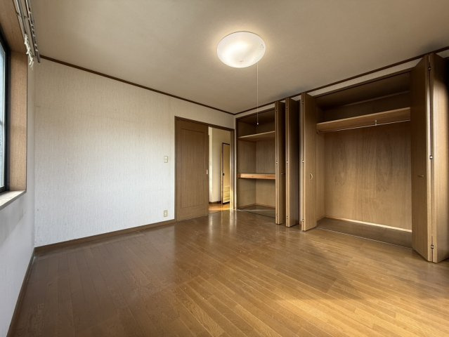 使い勝手のいい洋室です