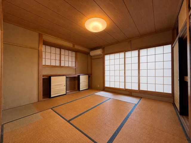 和室ならではの温かな和の空間で寛ぎの時間を過ごせます