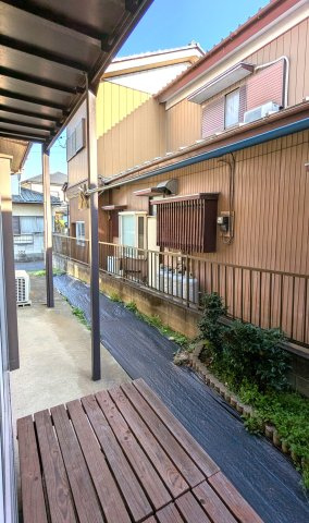 軒下のテラス