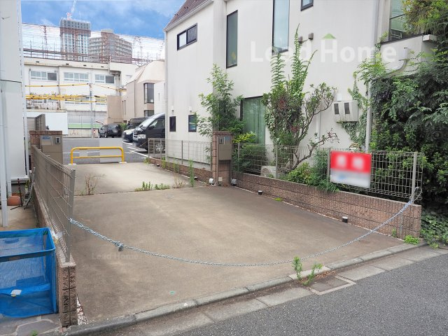 間口約5.0mで道路からの出入りがしやすい敷地状況！お車や自転車の出し入れもラクラク行えます！