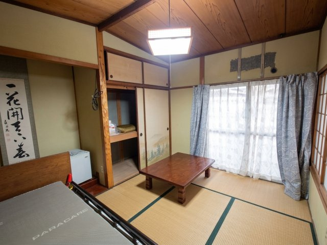 水回りからの動線がスムーズな独立性の高い6帖の和室。落ち着いた雰囲気で、静かに過ごせる空間です。