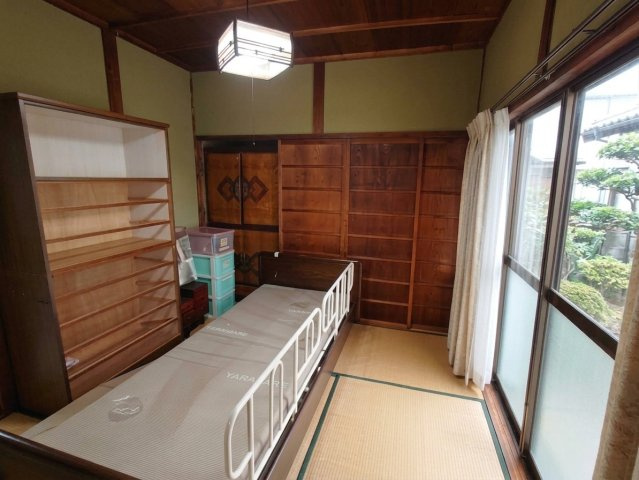 隣接する和室と繋げて広く使える4.5帖の和室。客間やキッズスペース、寝室など多用途に活躍します。