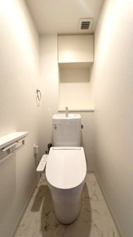 冬場のトイレをより快適に！温かい便座とシャワーで気持ちよく使える温水洗浄便座付トイレです。