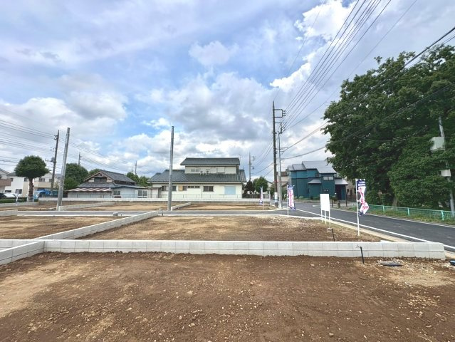 全10区画　　間取り・外観・設備まで自由にプランニング可能。暮らし方に合わせた住まいをご提案できます。花田小学校まで徒歩約4分(270ｍ)、毎日の通学がしやすい住環境です。