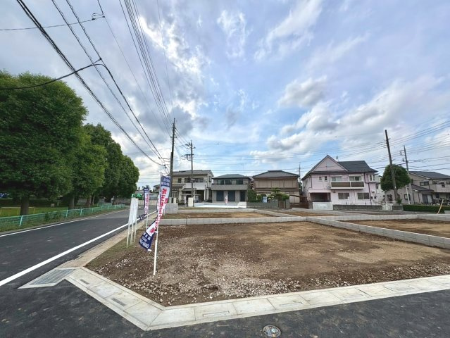 全10区画　　間取り・外観・設備まで自由にプランニング可能。暮らし方に合わせた住まいをご提案できます。花田小学校まで徒歩約4分(270ｍ)、毎日の通学がしやすい住環境です。