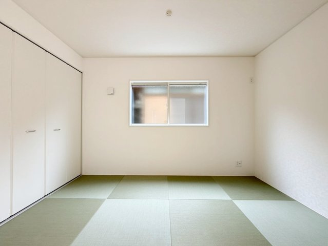 子供の遊び場やお昼寝スペースなど使い方色々の落ち着く空間の和室付。