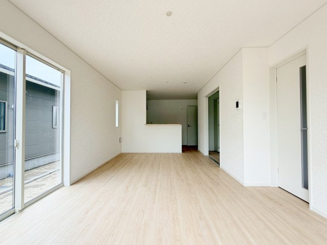 18帖のリビングはとても開放的で家族だんらんの場に最適です