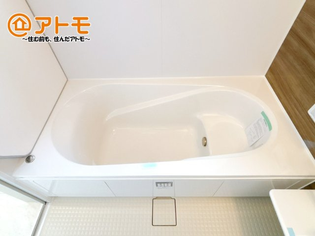 お風呂で日々の疲れを落としましょう♪スタイリッシュなお風呂になっています！