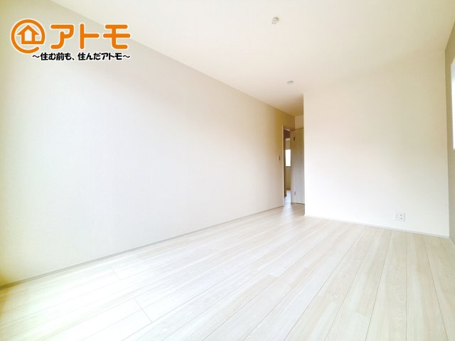 広々使える収納付きの洋室です♪