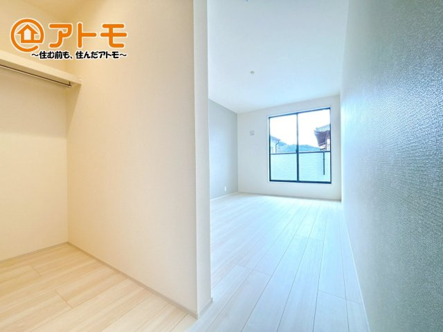 収納豊富な洋室は使い勝手良好です！