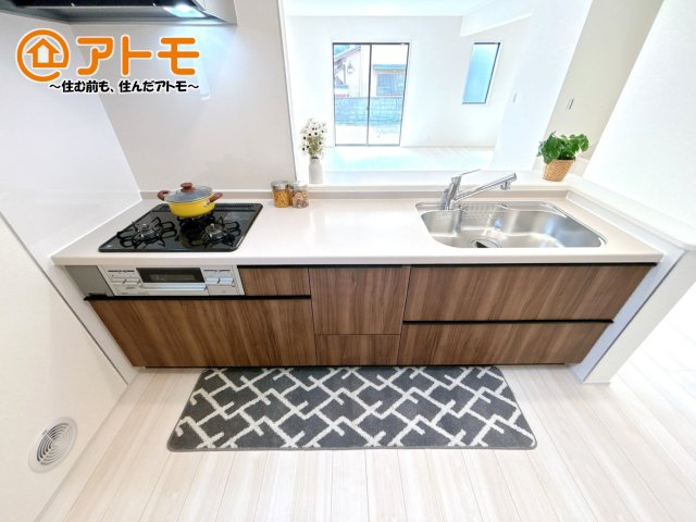 リビングで遊ぶお子様にも目が届く、安心感で選ぶなら対面キッチン♪