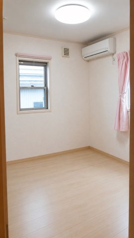 ※画像はAI加工を入れております。2階洋室