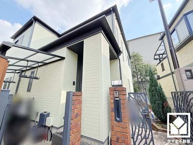 前面道路幅員約6.3mとゆったりとした広さがあるのでファミリーカー等の車の出入れも楽にできます。