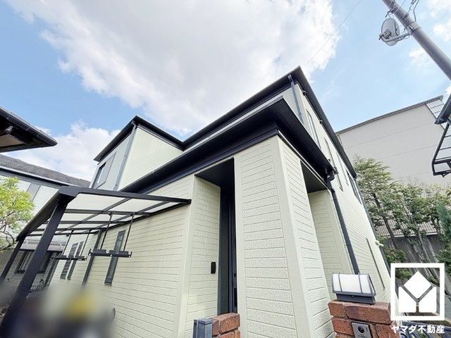 浴室はボタン1つで自動でお湯張りができるオートバス機能付き。追い炊き機能もございますので、いつでも温かいお風呂に入ることができます。