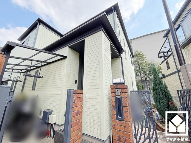 収納力豊富なウォークインクローゼット付き。お洋服はもちろん、スーツケースなどの大物もしっかり収納できます。