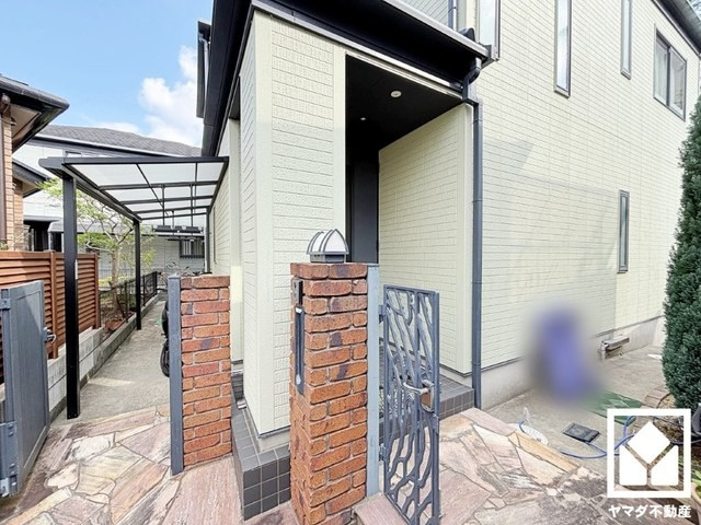 「関西スーパー大社店」まで徒歩8分、「ドラッグセガミ大社店」まで徒歩8分など、お買い物施設が徒歩圏内に複数あり便利な住環境です。