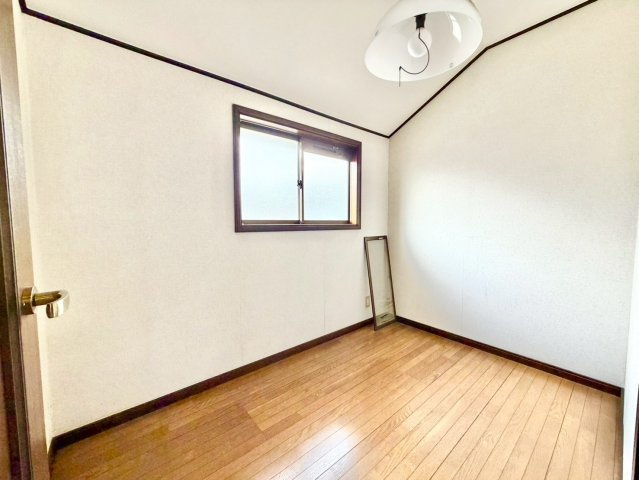 2階の納戸♪　季節家電の収納などにとっても便利♪