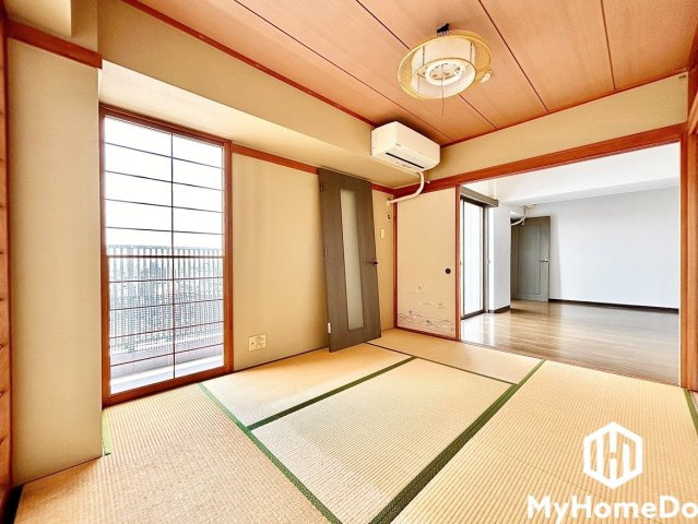 リビングの横に隣接している為、開放感がある空間です。