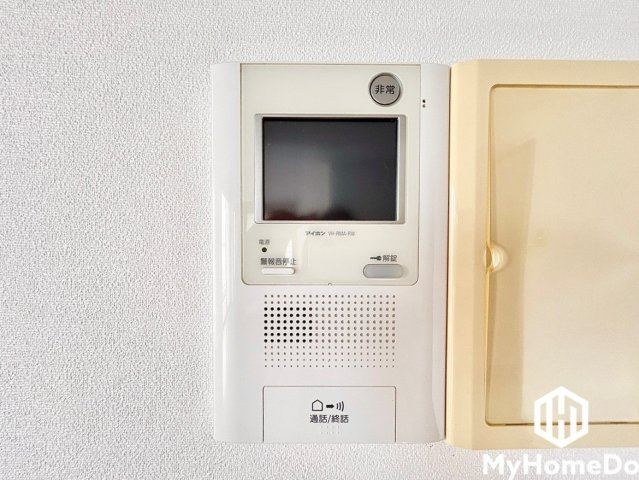 ドアを開ける前に来訪者を確認できるため、安心して対応できます。