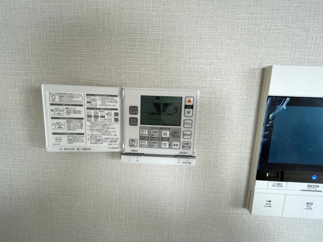 床暖房付きで、寒い冬でも足元から温まります。　