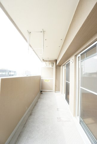 南向きにつき日当たり良好♪