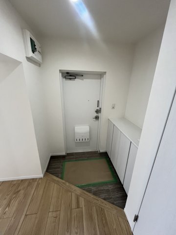 家族の帰り、遊びに来てくれる友人を優しく迎えるスペースです。